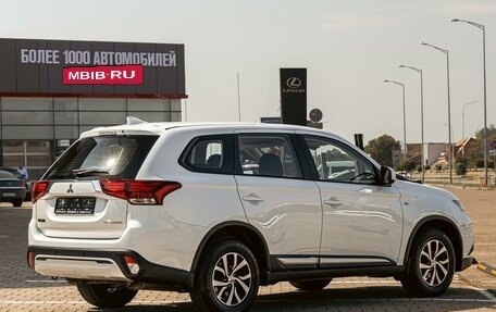 Mitsubishi Outlander III рестайлинг 3, 2021 год, 1 855 000 рублей, 5 фотография