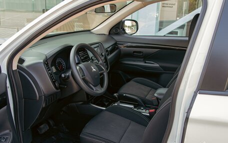 Mitsubishi Outlander III рестайлинг 3, 2021 год, 1 855 000 рублей, 12 фотография