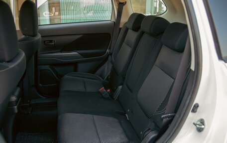 Mitsubishi Outlander III рестайлинг 3, 2021 год, 1 855 000 рублей, 15 фотография