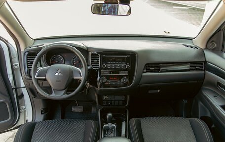 Mitsubishi Outlander III рестайлинг 3, 2021 год, 1 855 000 рублей, 14 фотография