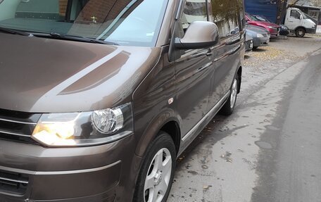 Volkswagen Caravelle T5, 2014 год, 2 350 000 рублей, 2 фотография