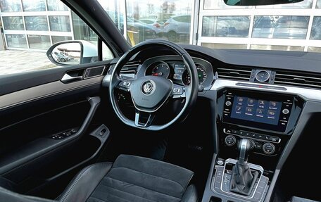 Volkswagen Passat B8 рестайлинг, 2018 год, 2 300 000 рублей, 21 фотография