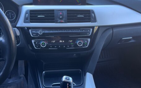 BMW 3 серия, 2018 год, 1 940 000 рублей, 10 фотография