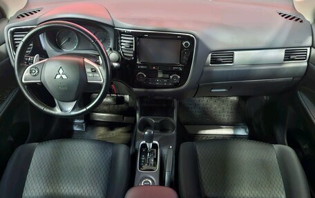 Mitsubishi Outlander III рестайлинг 3, 2014 год, 1 549 000 рублей, 9 фотография