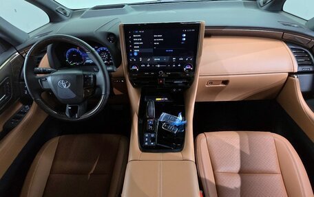 Toyota Alphard, 2024 год, 17 790 000 рублей, 2 фотография