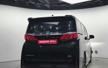 Toyota Alphard, 2024 год, 17 790 000 рублей, 4 фотография