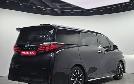 Toyota Alphard, 2024 год, 17 790 000 рублей, 5 фотография