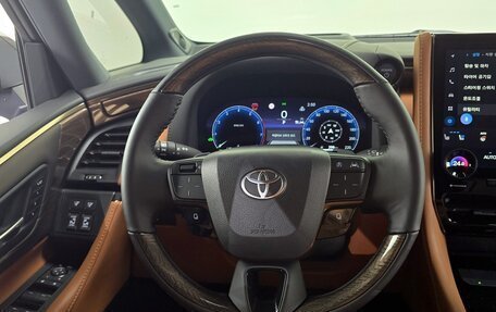 Toyota Alphard, 2024 год, 17 790 000 рублей, 12 фотография