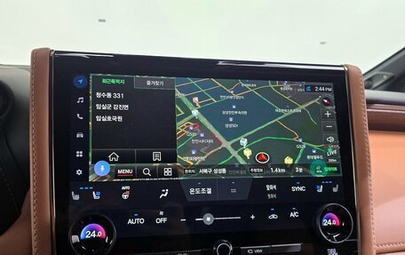 Toyota Alphard, 2024 год, 17 790 000 рублей, 14 фотография