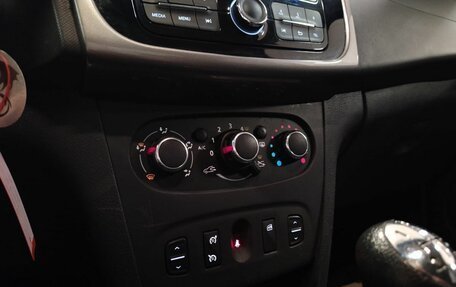 Renault Logan II, 2016 год, 558 000 рублей, 11 фотография