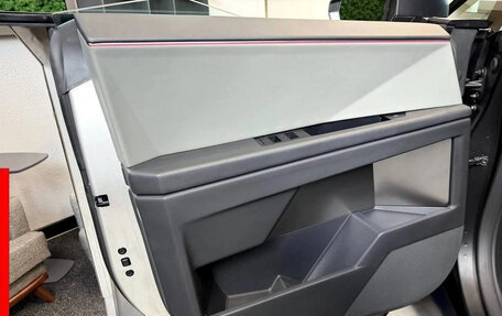 Tesla Cybertruck, 2024 год, 16 700 000 рублей, 8 фотография