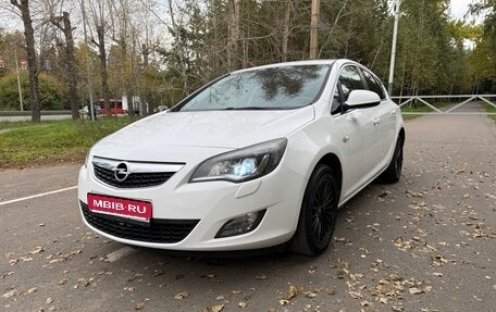 Opel Astra J, 2011 год, 520 000 рублей, 1 фотография