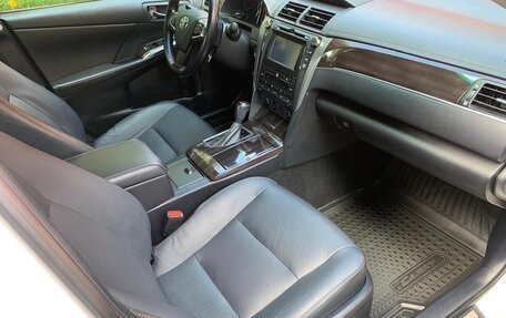 Toyota Camry, 2017 год, 2 000 000 рублей, 4 фотография