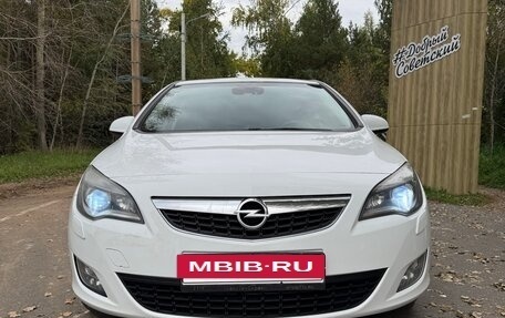 Opel Astra J, 2011 год, 520 000 рублей, 2 фотография