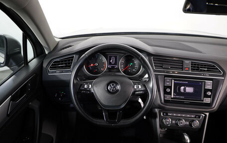 Volkswagen Tiguan II, 2018 год, 1 899 000 рублей, 10 фотография