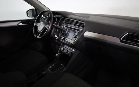 Volkswagen Tiguan II, 2018 год, 1 899 000 рублей, 11 фотография