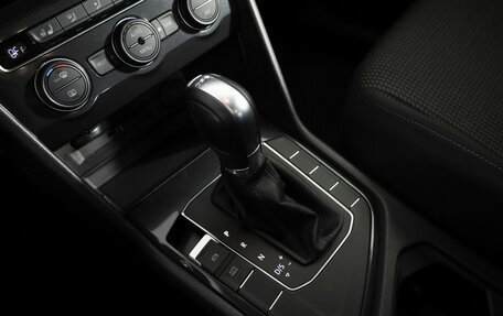 Volkswagen Tiguan II, 2018 год, 1 899 000 рублей, 19 фотография