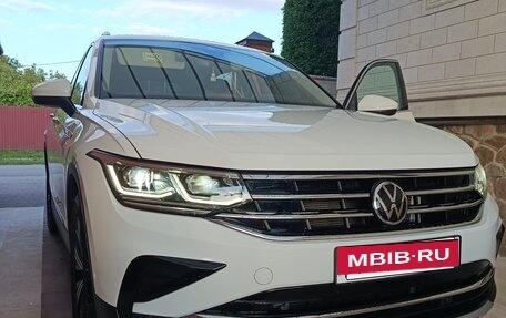 Volkswagen Tiguan II, 2021 год, 3 350 000 рублей, 2 фотография