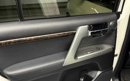 Toyota Land Cruiser 200, 2013 год, 3 900 000 рублей, 31 фотография