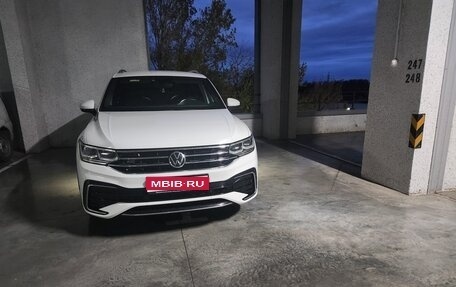 Volkswagen Tiguan II, 2021 год, 3 500 000 рублей, 1 фотография