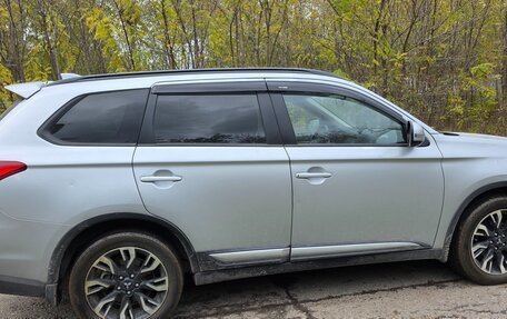 Mitsubishi Outlander III рестайлинг 3, 2021 год, 2 700 000 рублей, 2 фотография