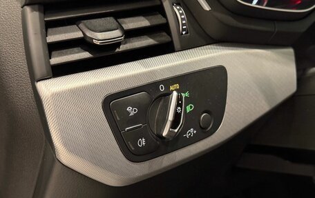 Audi A4, 2017 год, 2 200 000 рублей, 11 фотография