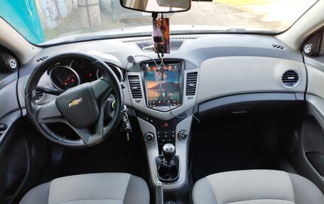 Chevrolet Cruze II, 2010 год, 710 000 рублей, 8 фотография