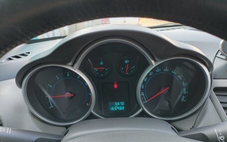 Chevrolet Cruze II, 2010 год, 710 000 рублей, 7 фотография