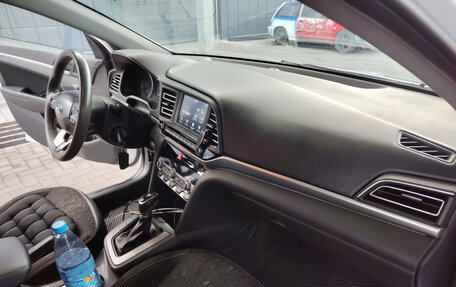 Hyundai Elantra VI рестайлинг, 2019 год, 1 350 000 рублей, 8 фотография