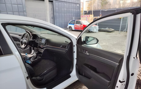 Hyundai Elantra VI рестайлинг, 2019 год, 1 350 000 рублей, 6 фотография