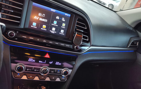 Hyundai Elantra VI рестайлинг, 2019 год, 1 350 000 рублей, 9 фотография