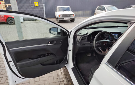 Hyundai Elantra VI рестайлинг, 2019 год, 1 350 000 рублей, 10 фотография