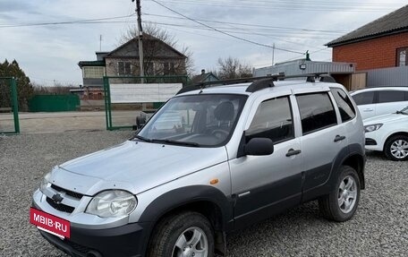Chevrolet Niva I рестайлинг, 2010 год, 580 000 рублей, 2 фотография