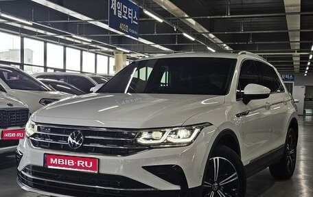 Volkswagen Tiguan II, 2023 год, 3 700 000 рублей, 1 фотография