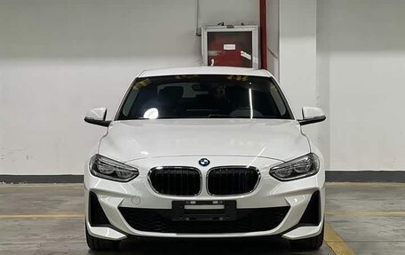 BMW 1 серия, 2021 год, 1 900 000 рублей, 2 фотография