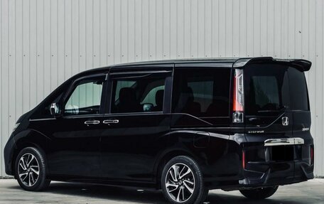 Honda Stepwgn IV, 2016 год, 1 750 000 рублей, 4 фотография