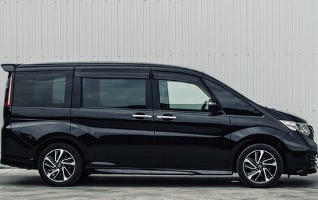 Honda Stepwgn IV, 2016 год, 1 750 000 рублей, 2 фотография