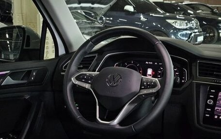 Volkswagen Tiguan II, 2023 год, 3 700 000 рублей, 8 фотография