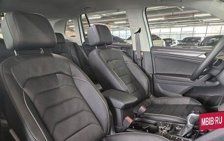 Volkswagen Tiguan II, 2023 год, 3 700 000 рублей, 5 фотография