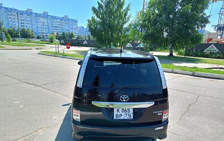 Toyota ISis I, 2014 год, 1 450 000 рублей, 2 фотография