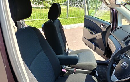 Toyota ISis I, 2014 год, 1 450 000 рублей, 10 фотография