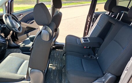 Toyota ISis I, 2014 год, 1 450 000 рублей, 15 фотография