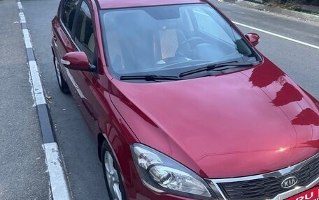 KIA cee'd I рестайлинг, 2010 год, 999 999 рублей, 3 фотография