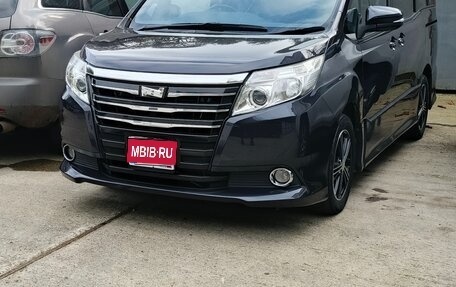 Toyota Noah III, 2014 год, 1 999 999 рублей, 1 фотография