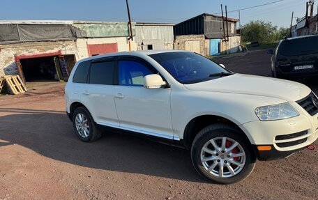 Volkswagen Touareg III, 2004 год, 950 000 рублей, 2 фотография