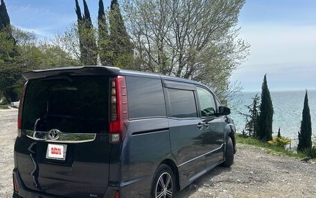 Toyota Noah III, 2014 год, 1 999 999 рублей, 4 фотография