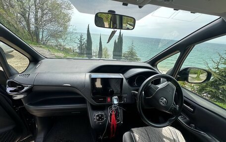 Toyota Noah III, 2014 год, 1 999 999 рублей, 7 фотография