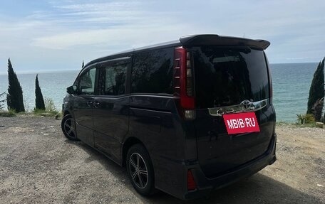 Toyota Noah III, 2014 год, 1 999 999 рублей, 3 фотография