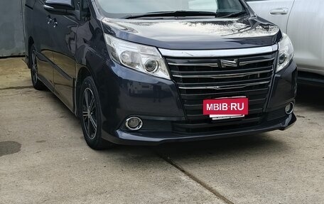 Toyota Noah III, 2014 год, 1 999 999 рублей, 2 фотография