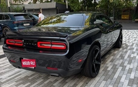 Dodge Challenger III рестайлинг 2, 2019 год, 3 700 000 рублей, 3 фотография